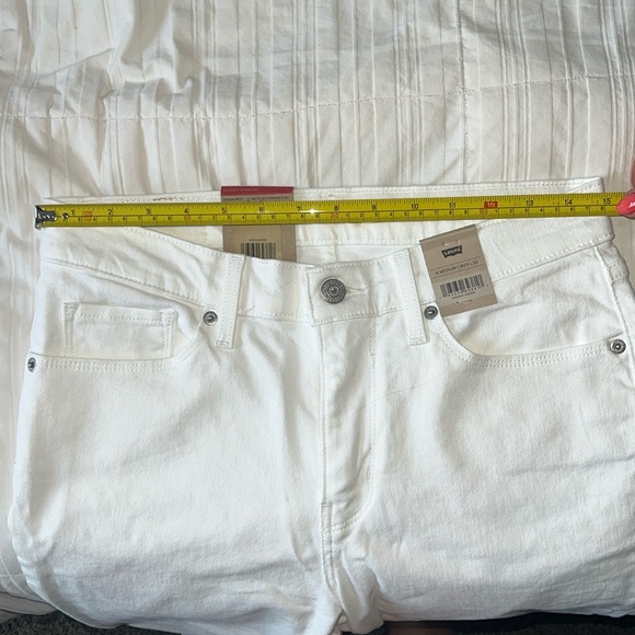 Levi's Women's White Jeans - Picture 8 of 8